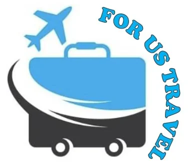 Logo "FOR US TRAVEL" z walizką i samolotem.